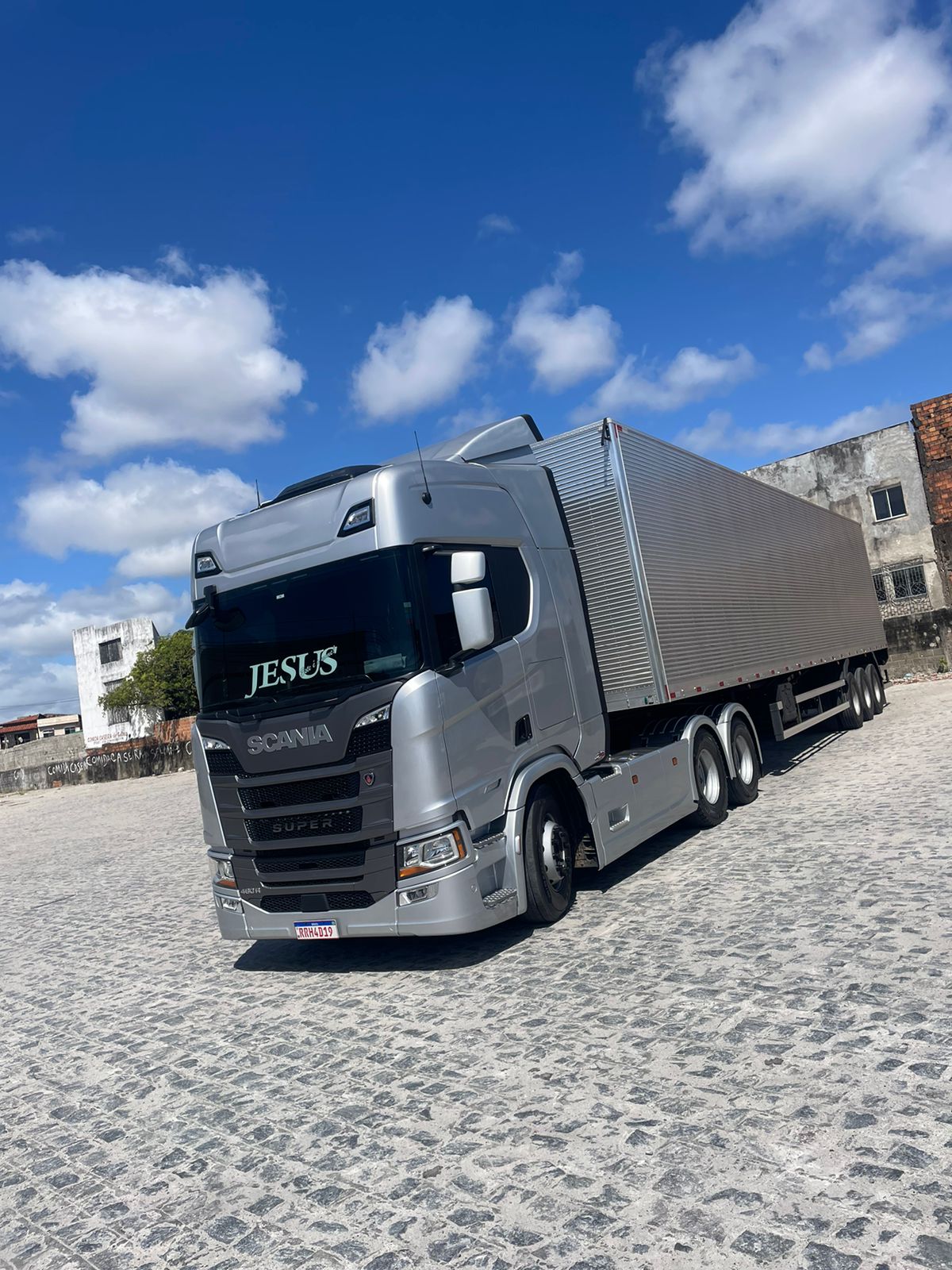 Caminhão MAC Transportes