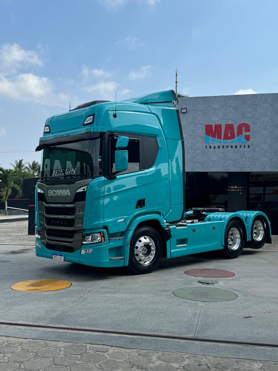 Caminhão MAC Transportes